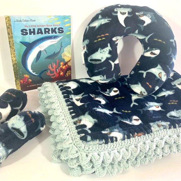 🌺SOLD🌺Sharks Crochet Baby Blanket Gift Set - Picture 2 of 9